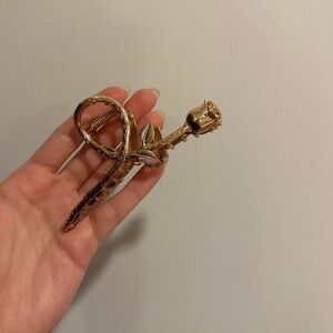 Rose claw clip